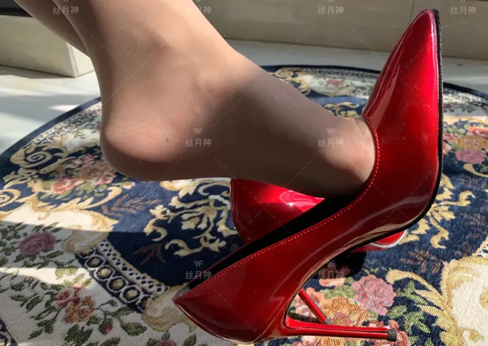 20.丝月神-阳光下的一抹红高跟肉丝134P_105_x